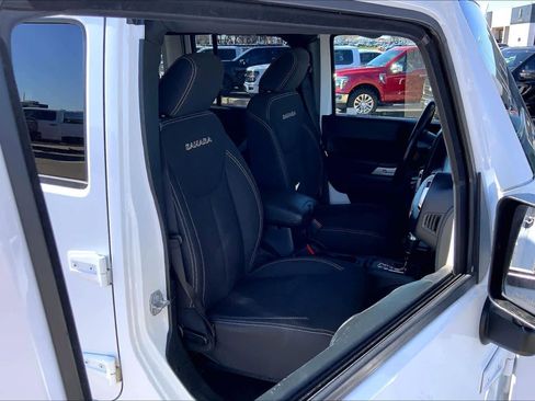 Used 2018 Jeep Wrangler Unlimited Sahara image 9