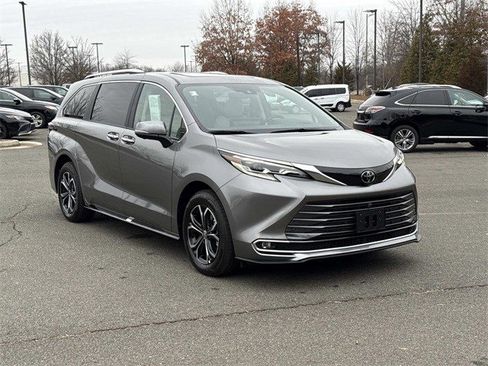Used 2026 Toyota Sienna Platinum image 1