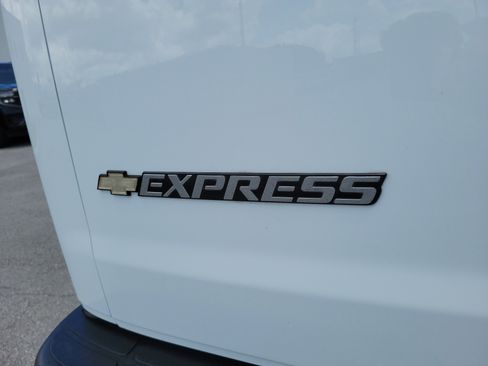 Used 2023 Chevrolet Express 3500 LT w/ LT Preferred Equipment Group RWD image 29