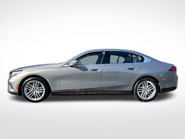Used 2024 BMW 530i w/ Convenience Package RWD image 7