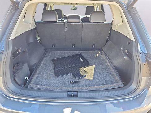 Used 2022 Volkswagen Tiguan SE w/ Panoramic Sunroof Package image 33