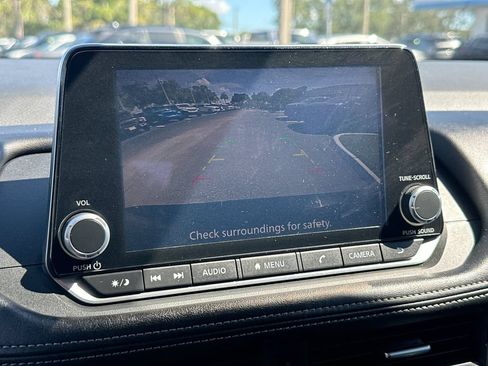 Used 2025 Nissan Rogue SV FWD image 13