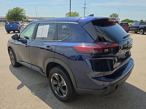 Used 2024 Nissan Rogue SV AWD/4WD image 5