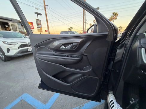 Used 2023 GMC Terrain SLE image 13