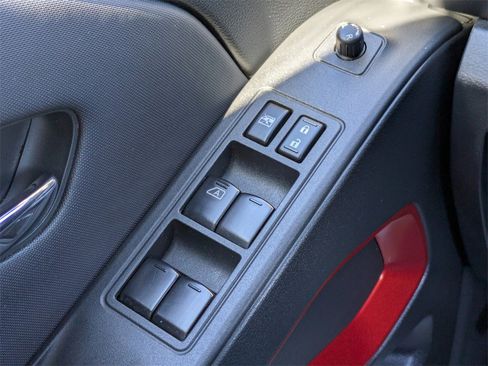 Used 2024 Nissan Frontier PRO-4X image 19