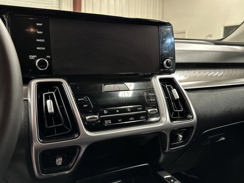 Used 2023 Kia Sorento EX image 8