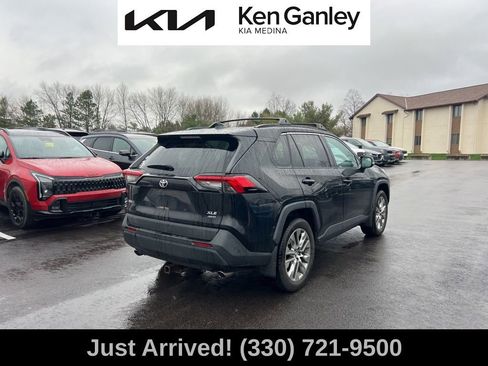 Used 2019 Toyota RAV4 XLE Premium w/ Cold Weather Package image 5