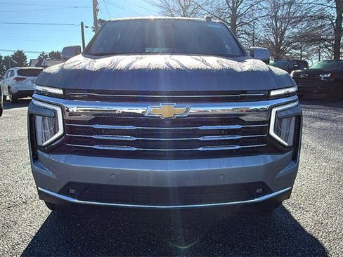 New 2026 Chevrolet Suburban LT image 2
