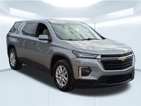 Used 2023 Chevrolet Traverse LS w/ Safety Package image 8