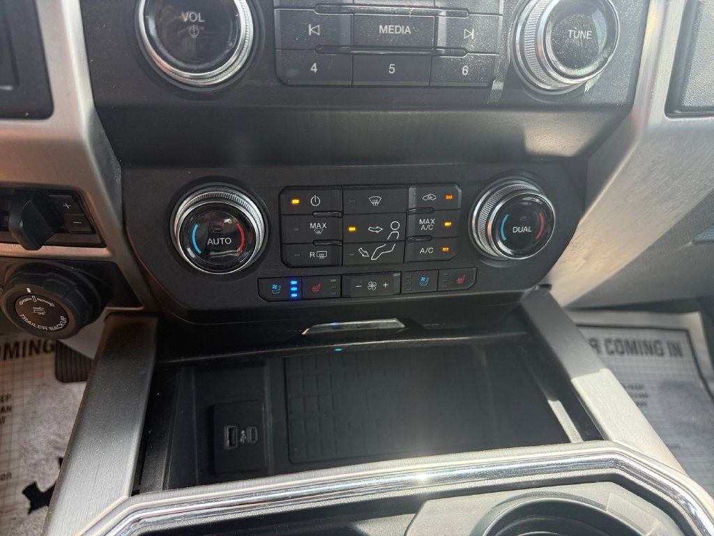 Used 2020 Ford F250 Platinum w/ FX4 Off-Road Package AWD/4WD image 22