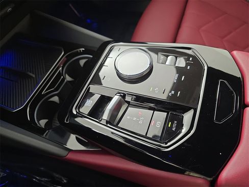 Used 2026 BMW 530i xDrive w/ Premium Package image 28