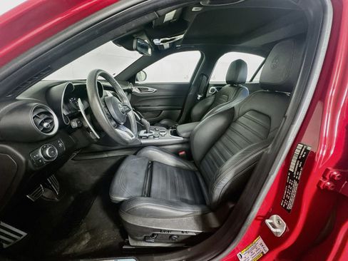 Used 2022 Alfa Romeo Giulia Veloce AWD/4WD image 13