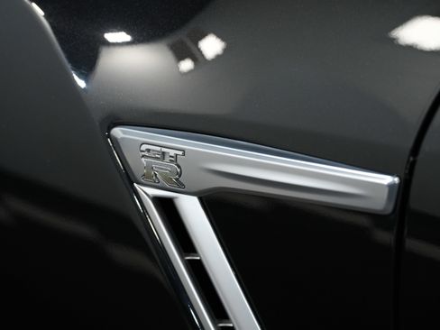 Used 2015 Nissan GT-R Premium image 21