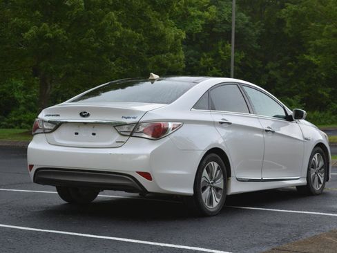 Used 2014 Hyundai Sonata Limited w/ Panoramic Sunroof Package 02 FWD image 5