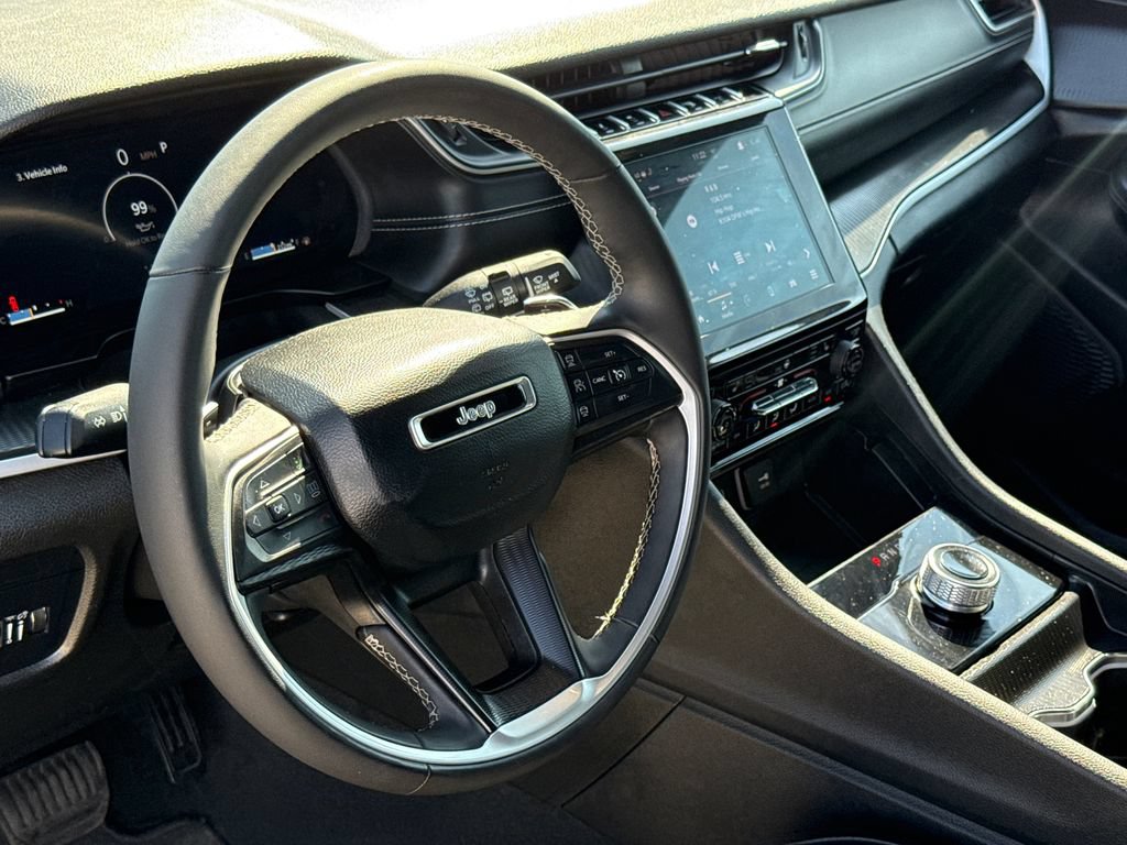 Used 2024 Jeep Grand Cherokee Altitude RWD image 17