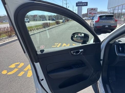 Certified 2025 Volvo XC60 B5 Plus image 19