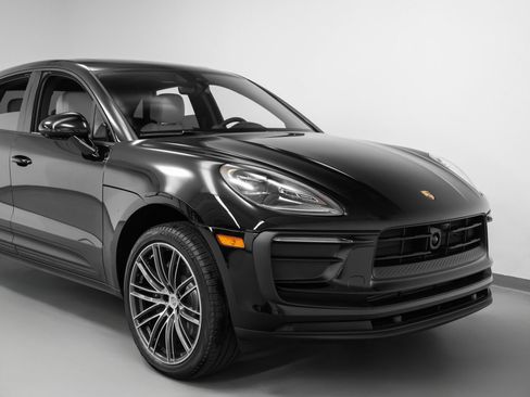Used 2025 Porsche Macan image 9