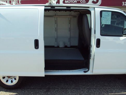Used 2010 GMC Savana 1500 AWD image 11