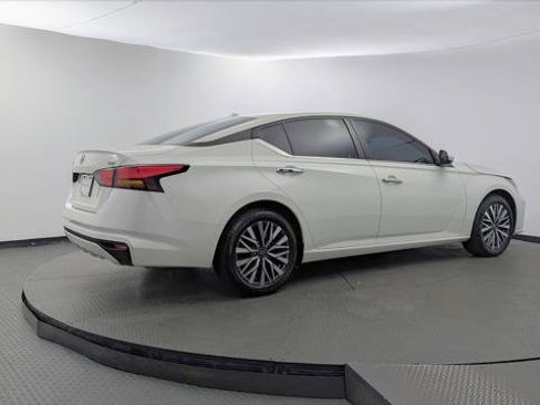 Used 2023 Nissan Altima 2.5 SV FWD image 8