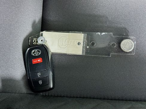 Used 2025 Toyota Tacoma SR image 33