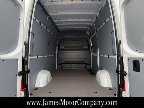 Used 2025 Mercedes-Benz Sprinter 2500 image 10
