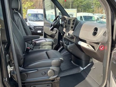 Used 2021 Mercedes-Benz Sprinter 2500 image 29