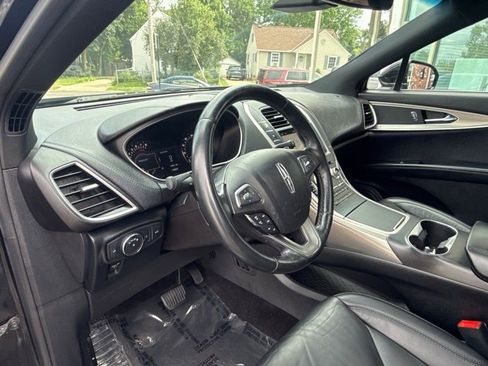 Used 2017 Lincoln MKX Select w/ Select Plus Package AWD/4WD image 10