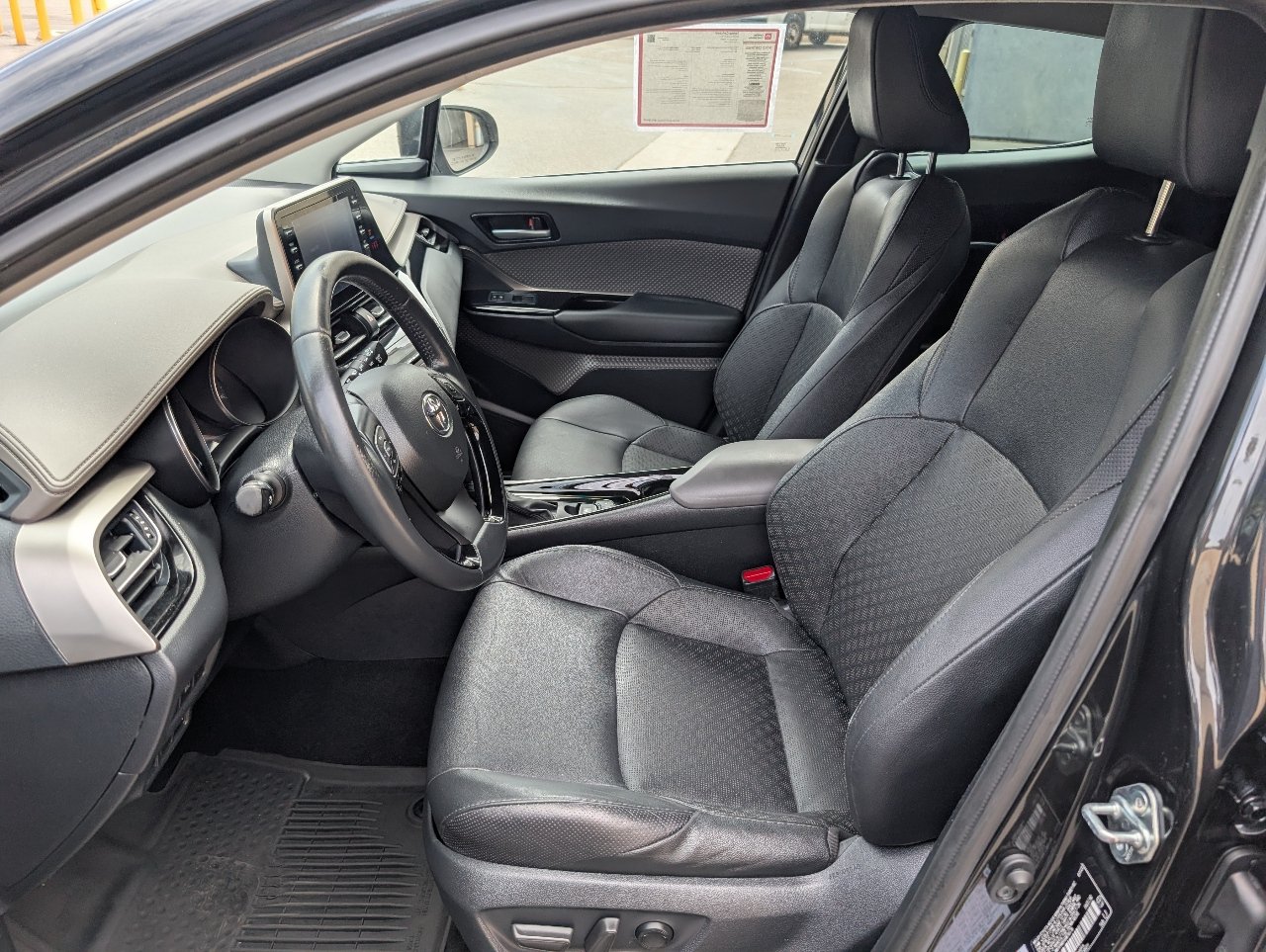 Used 2022 Toyota C-HR Limited FWD image 2