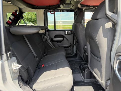 Used 2021 Jeep Wrangler Unlimited Sport AWD/4WD image 31