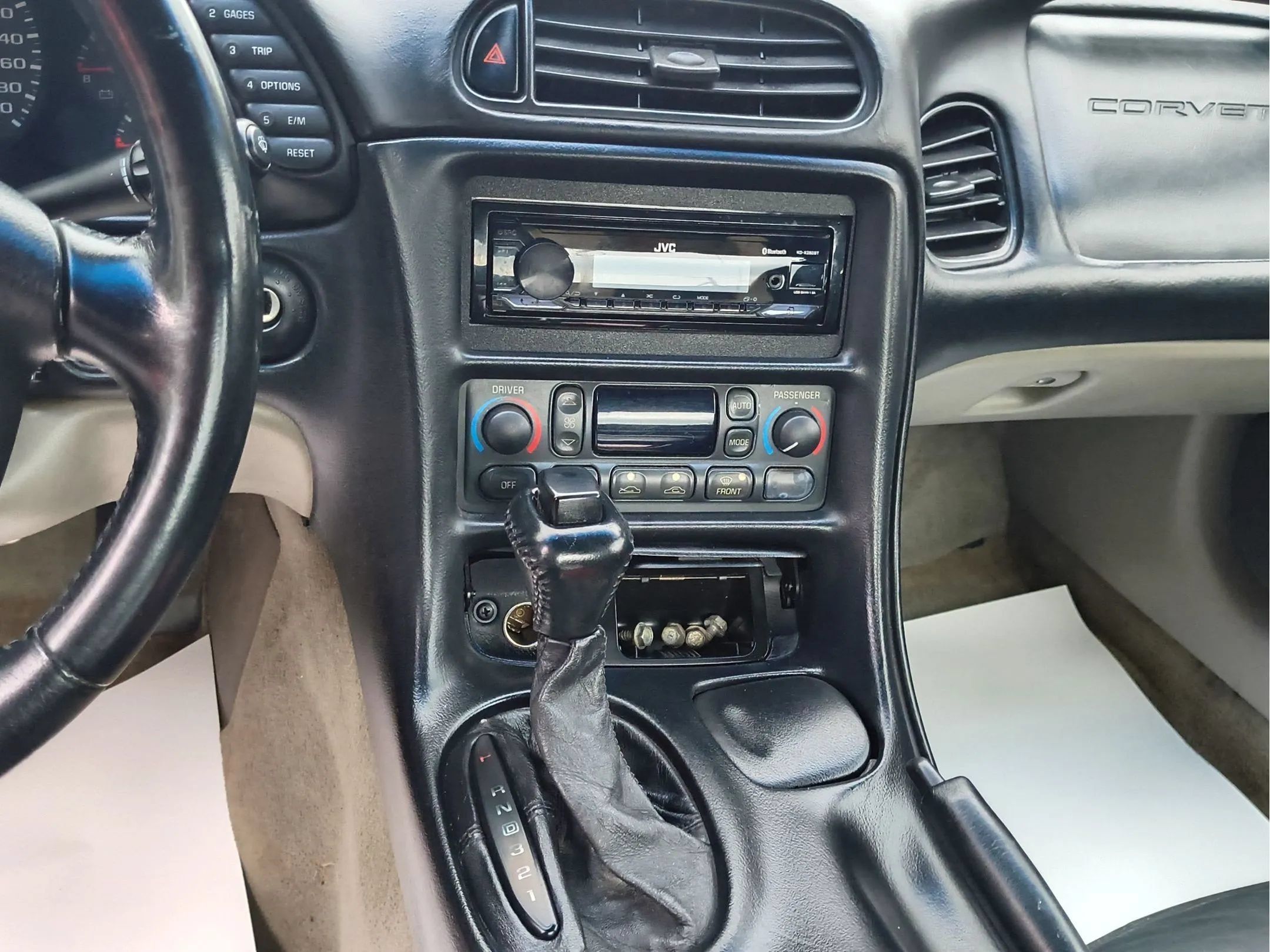 Used 1998 Chevrolet Corvette Coupe RWD image 18