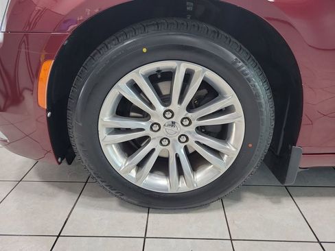 Used 2019 Chrysler 300 Touring w/ Driver Convenience Group RWD image 47