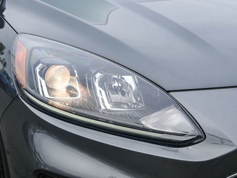 Used 2022 Ford Escape SE w/ SE Sport Appearance Package image 11