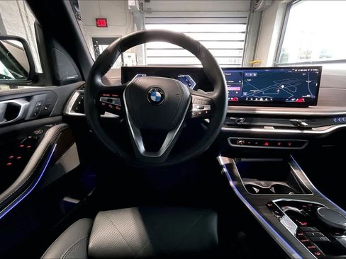 Used 2025 BMW X5 xDrive40i w/ Climate Comfort Package image 5