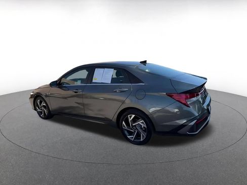 Used 2025 Hyundai Elantra SEL FWD image 10