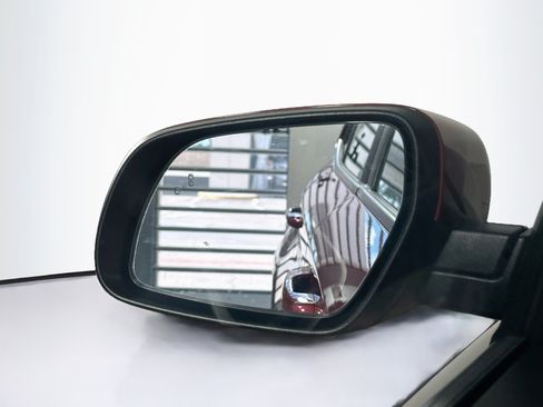 Used 2025 Hyundai Venue SEL FWD image 16