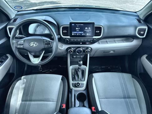 Used 2025 Hyundai Venue SEL FWD image 24