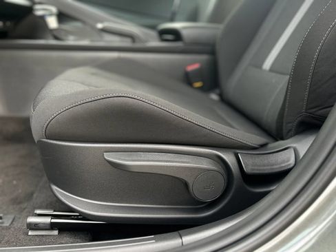 Certified 2026 Hyundai Elantra SE w/ Cargo Package FWD image 17