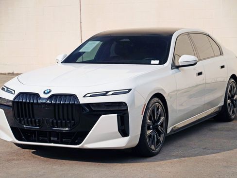 Used 2024 BMW i7 xDrive60 w/ Premium Package AWD/4WD image 56