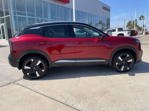 Used 2025 Nissan Kicks SR image 2