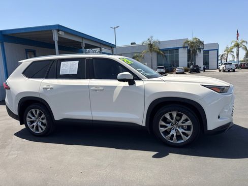 Used 2024 Toyota Grand Highlander AWD image 1