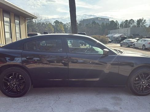 Used 2019 Dodge Charger SXT w/ Blacktop Package image 8