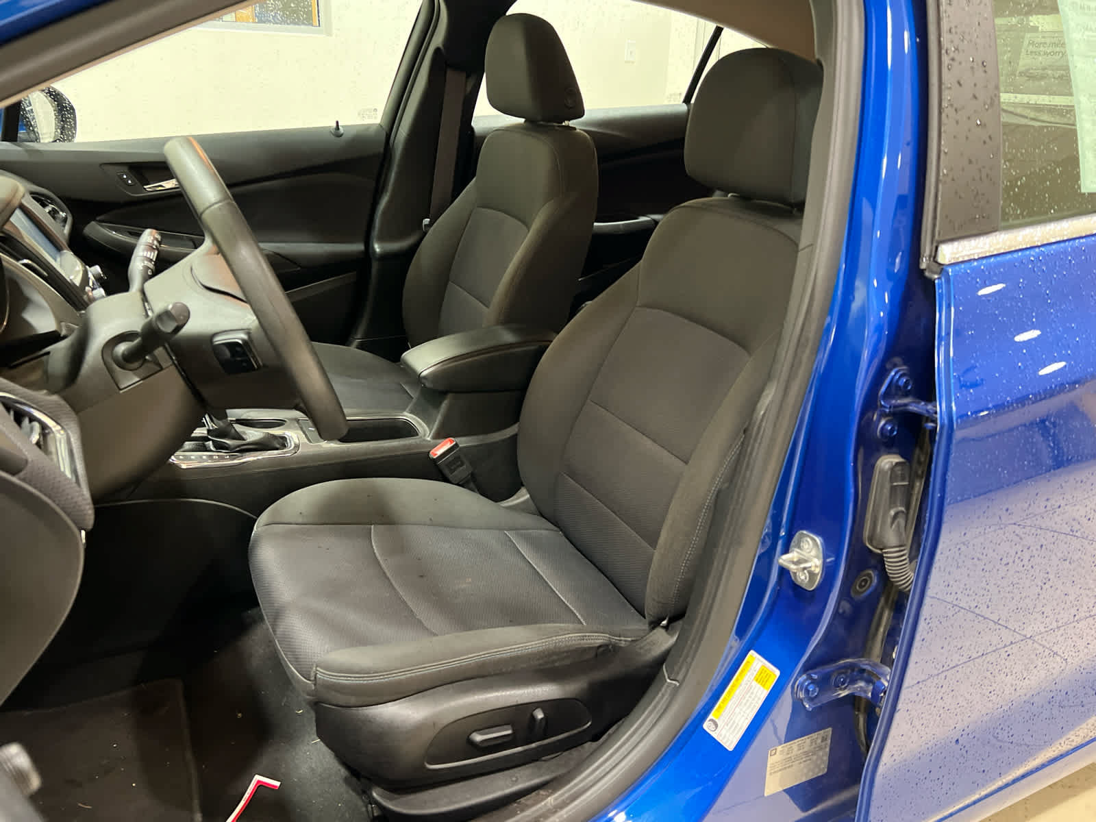 Used 2017 Chevrolet Cruze LT w/ Sun And Sound Package FWD image 12