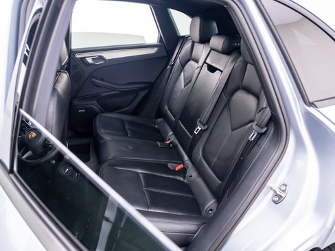 Certified 2026 Porsche Macan AWD/4WD image 17