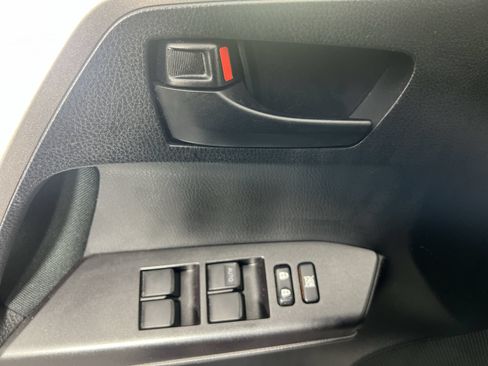 Used 2018 Toyota RAV4 LE FWD image 16