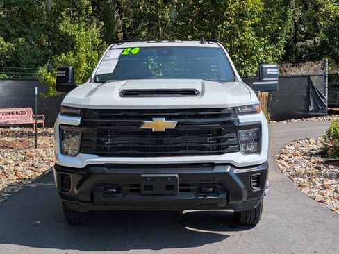 Used 2024 Chevrolet Silverado 3500 W/T w/ Snow Plow Prep Package image 9