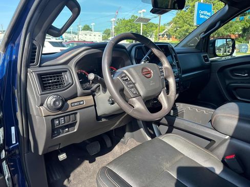 Used 2024 Nissan Titan PRO-4X w/ Pro-4x Convenience Package AWD/4WD image 12