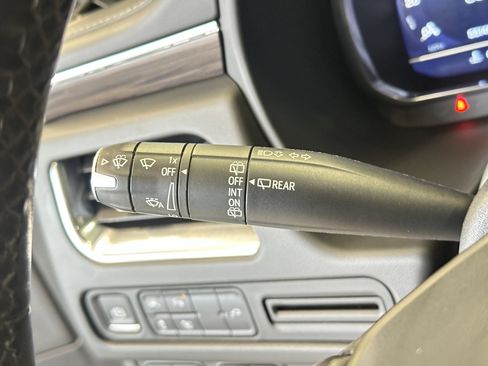 Used 2022 Chevrolet Tahoe LT w/ LT Signature Package image 32