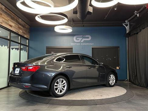 Used 2017 Chevrolet Malibu LT w/ Leather Package FWD image 3