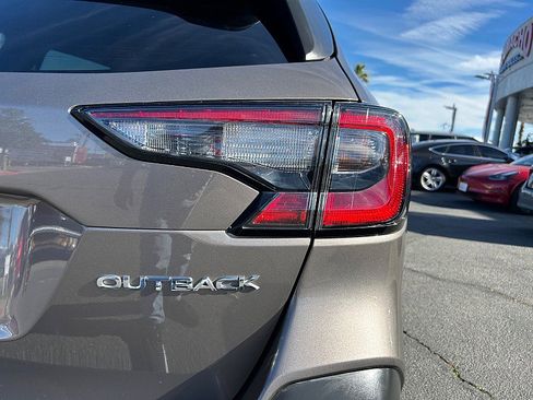 Used 2022 Subaru Outback Limited AWD/4WD image 15