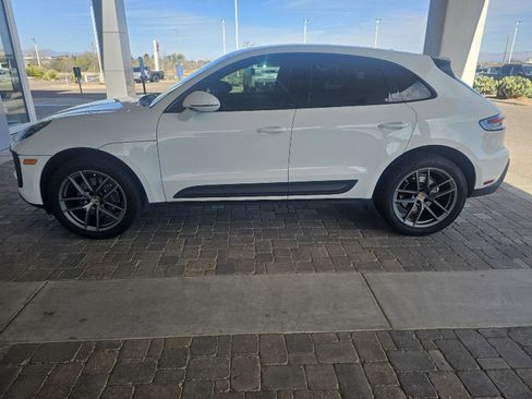 Used 2022 Porsche Macan image 2